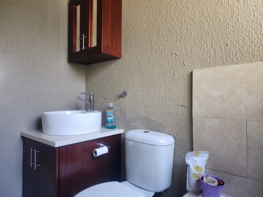 2 Bedroom Property for Sale in Lonehill Gauteng