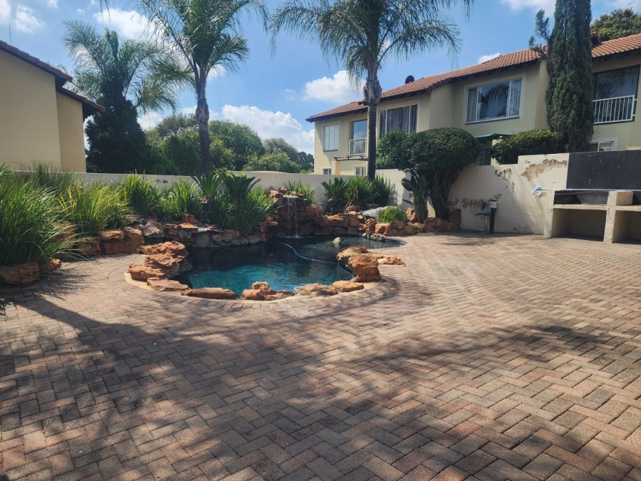 2 Bedroom Property for Sale in Lonehill Gauteng