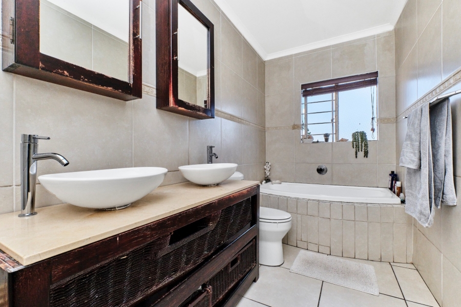 3 Bedroom Property for Sale in Morningside Manor Gauteng