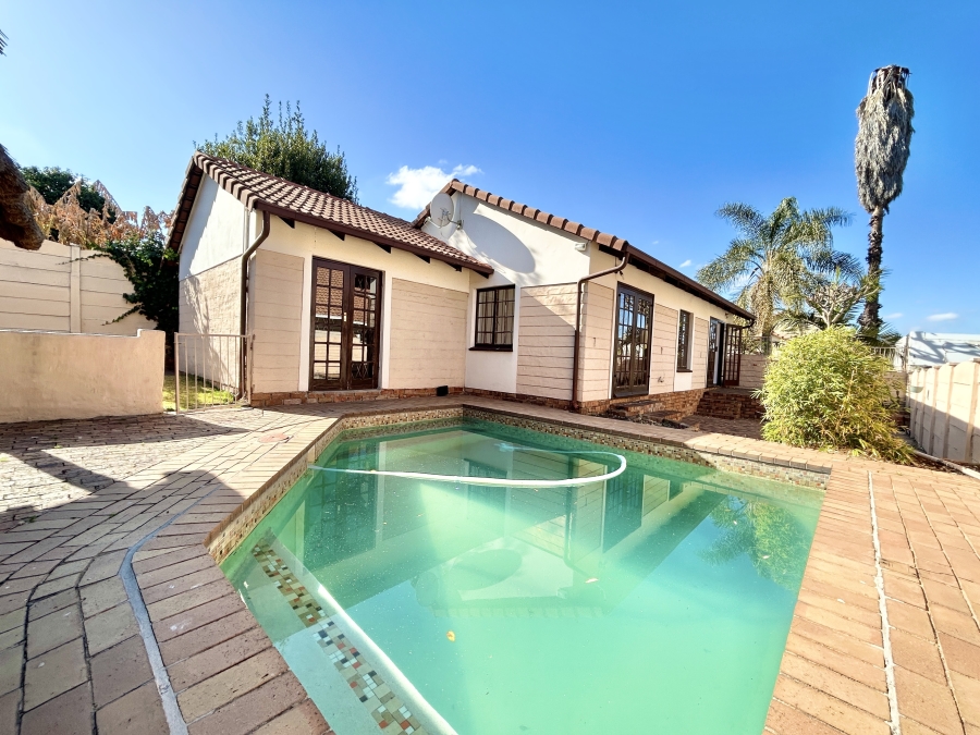 To Let 2 Bedroom Property for Rent in Halfway Gardens Gauteng