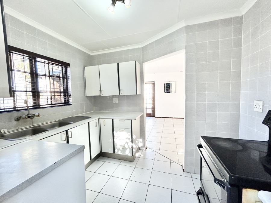 To Let 2 Bedroom Property for Rent in Halfway Gardens Gauteng