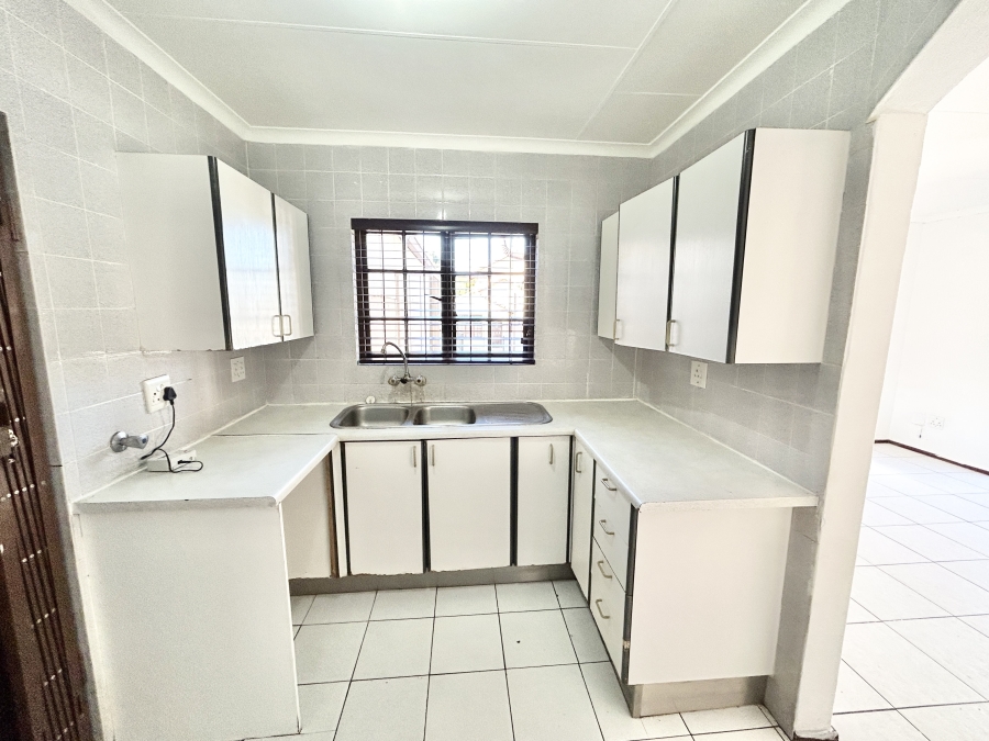 To Let 2 Bedroom Property for Rent in Halfway Gardens Gauteng