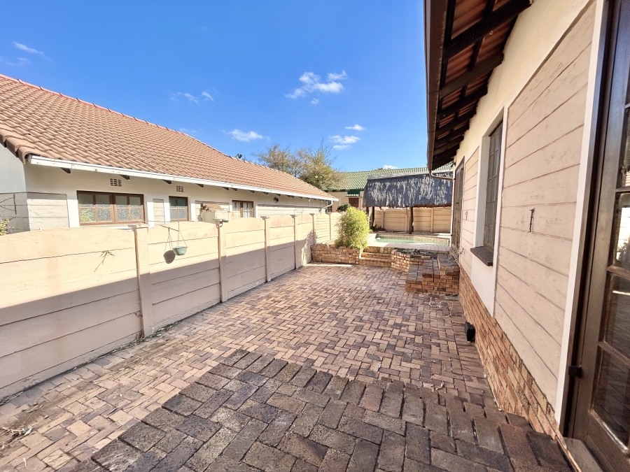 To Let 2 Bedroom Property for Rent in Halfway Gardens Gauteng