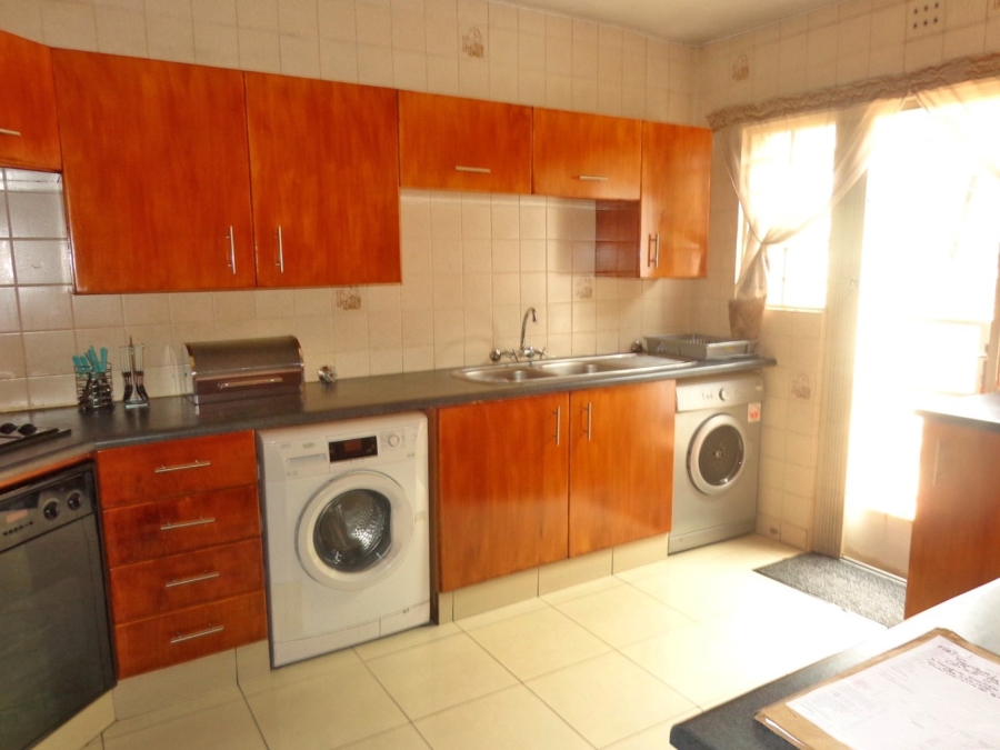3 Bedroom Property for Sale in Corlett Gardens Gauteng