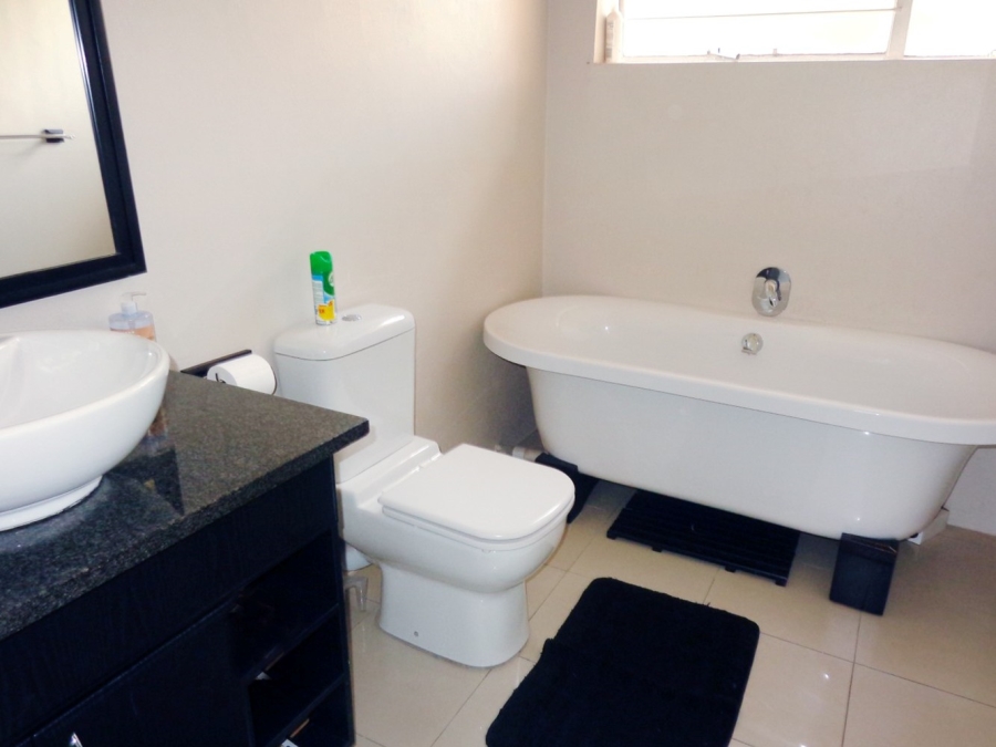 3 Bedroom Property for Sale in Corlett Gardens Gauteng