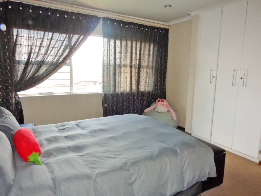 3 Bedroom Property for Sale in Corlett Gardens Gauteng