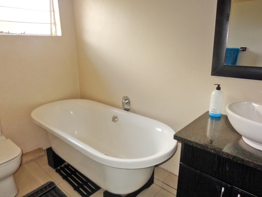 3 Bedroom Property for Sale in Corlett Gardens Gauteng