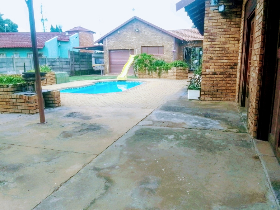 4 Bedroom Property for Sale in Greenhills Gauteng