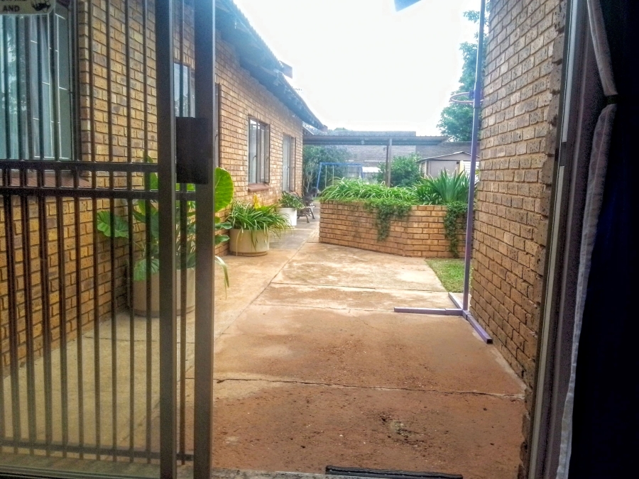 4 Bedroom Property for Sale in Greenhills Gauteng