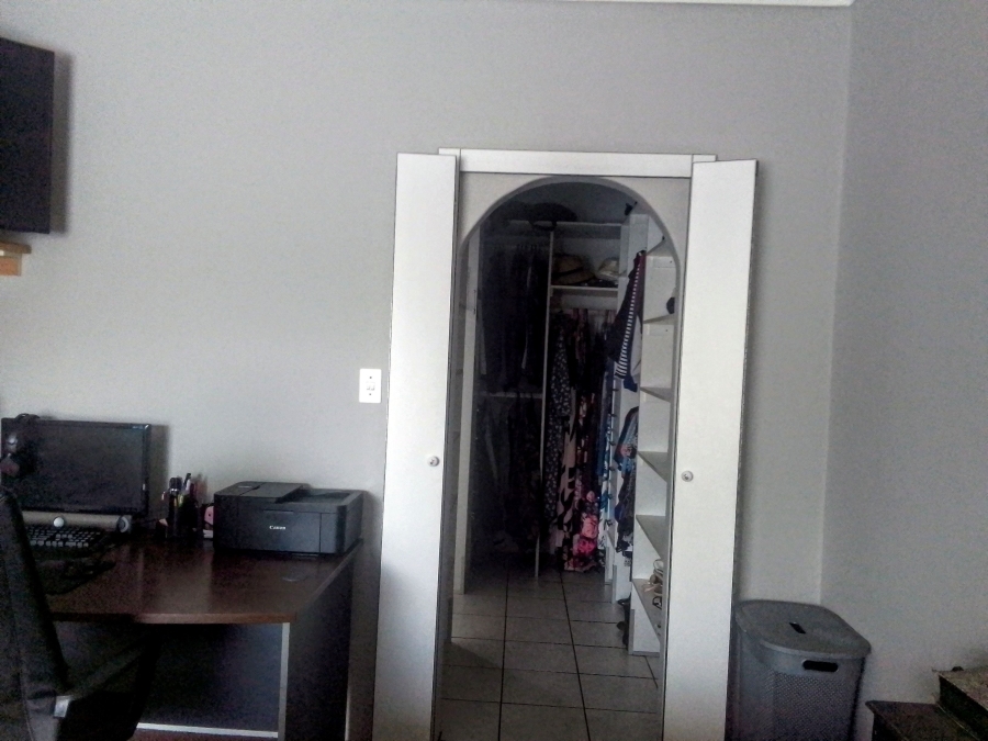 4 Bedroom Property for Sale in Greenhills Gauteng