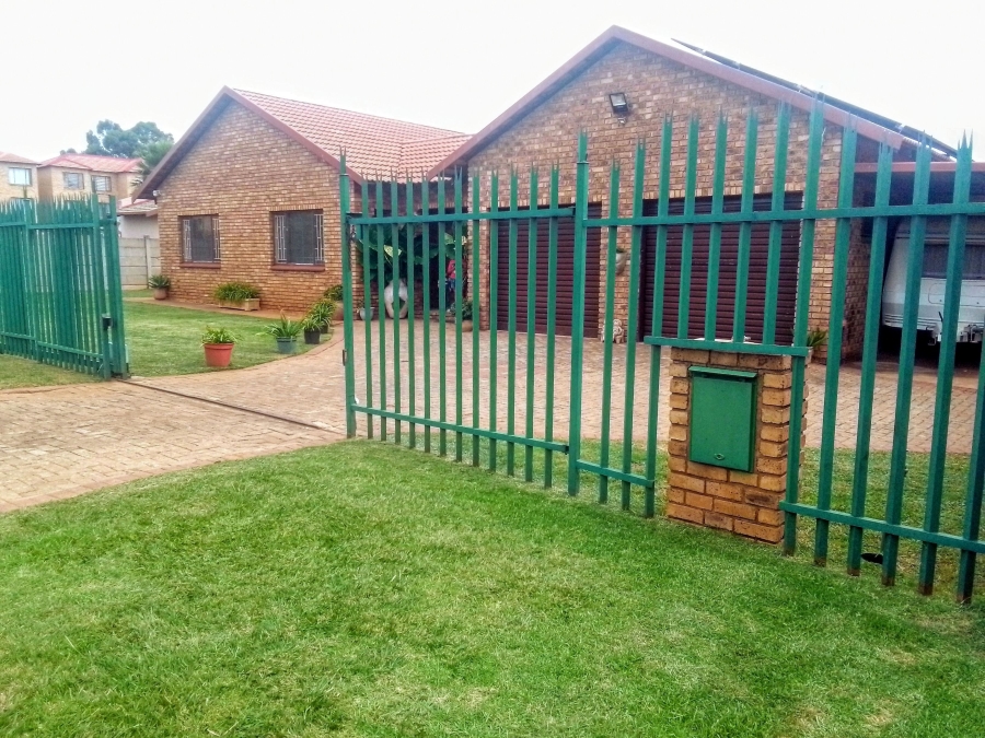 4 Bedroom Property for Sale in Greenhills Gauteng