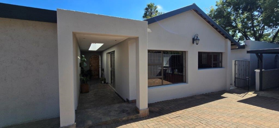 4 Bedroom Property for Sale in Garsfontein Gauteng