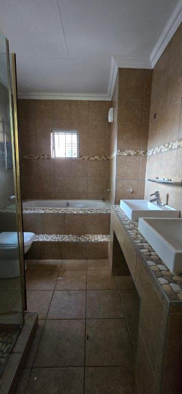 4 Bedroom Property for Sale in Garsfontein Gauteng