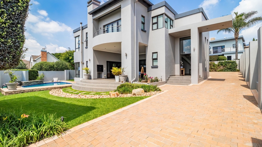 5 Bedroom Property for Sale in Greenstone Hill Gauteng
