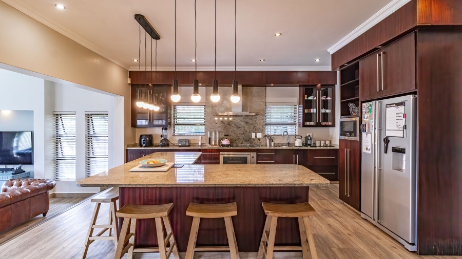 5 Bedroom Property for Sale in Greenstone Hill Gauteng