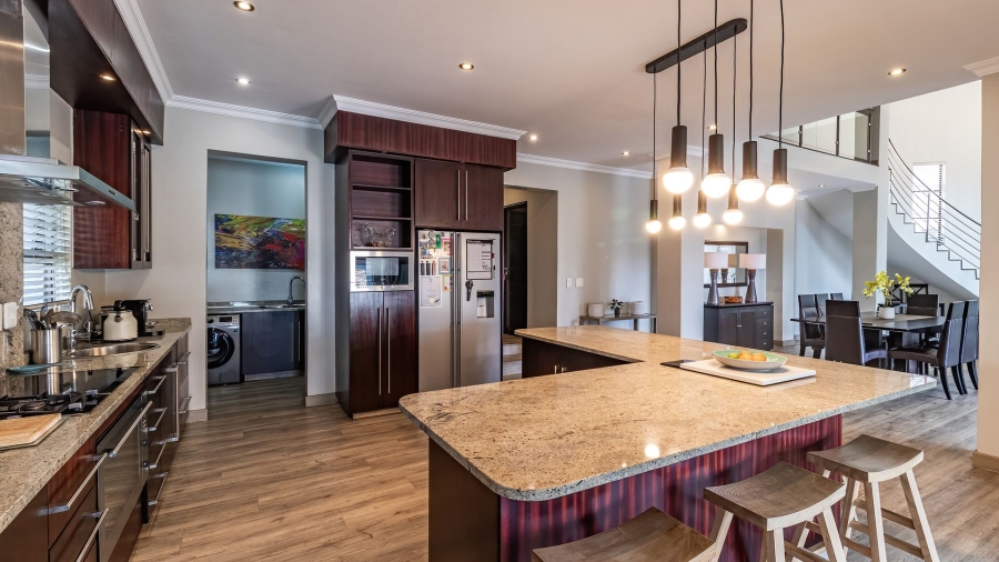 5 Bedroom Property for Sale in Greenstone Hill Gauteng