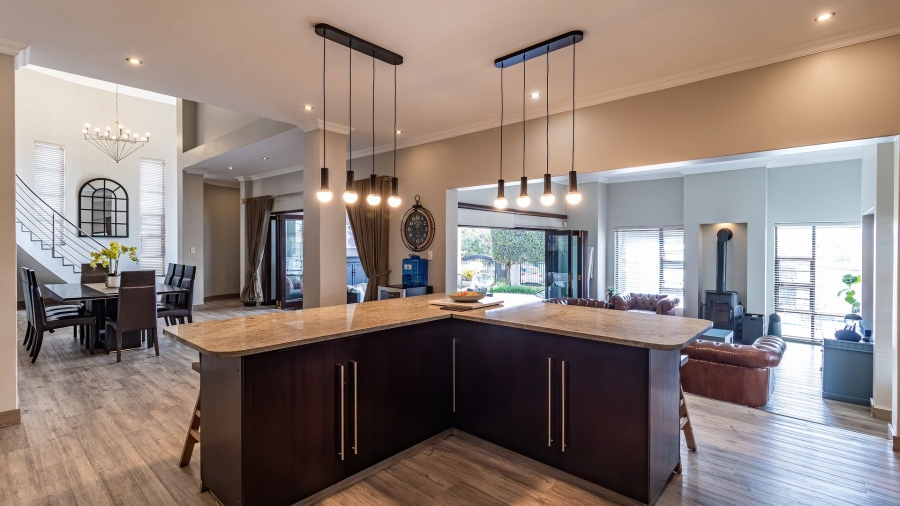 5 Bedroom Property for Sale in Greenstone Hill Gauteng