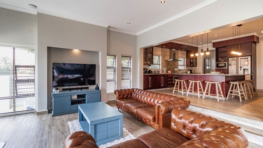 5 Bedroom Property for Sale in Greenstone Hill Gauteng