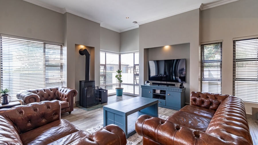 5 Bedroom Property for Sale in Greenstone Hill Gauteng