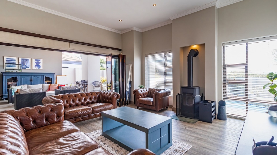 5 Bedroom Property for Sale in Greenstone Hill Gauteng