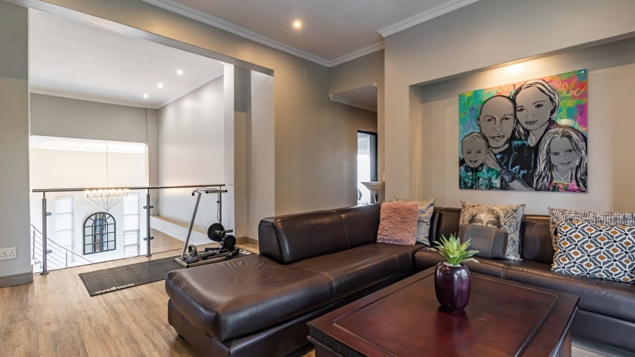 5 Bedroom Property for Sale in Greenstone Hill Gauteng