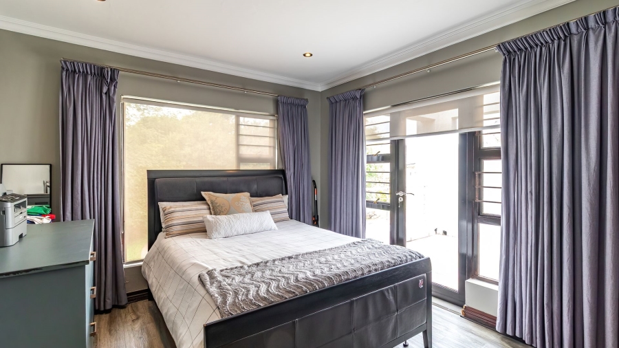 5 Bedroom Property for Sale in Greenstone Hill Gauteng