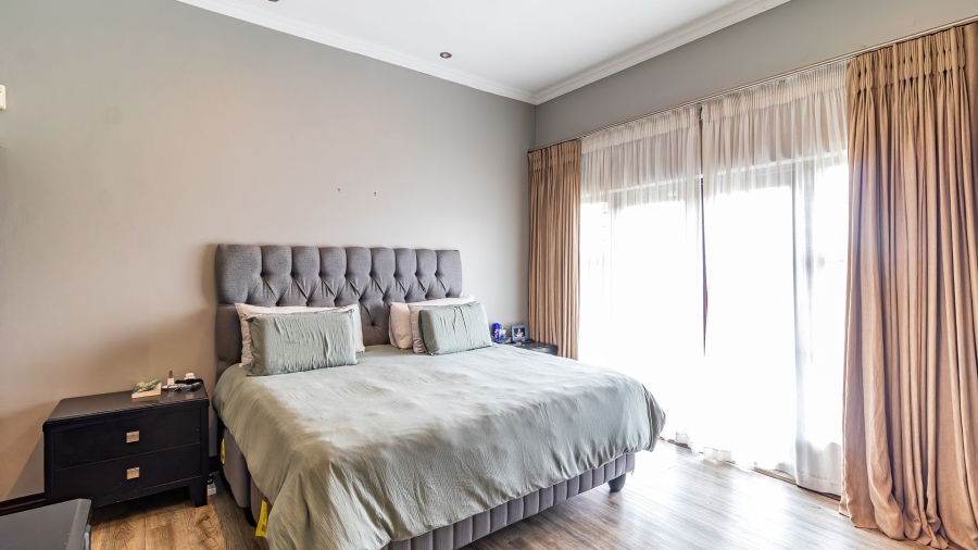 5 Bedroom Property for Sale in Greenstone Hill Gauteng