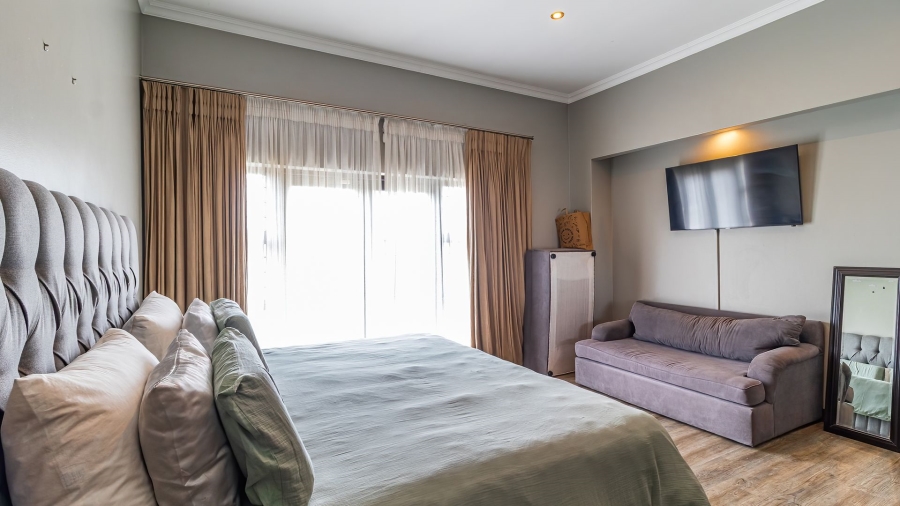 5 Bedroom Property for Sale in Greenstone Hill Gauteng