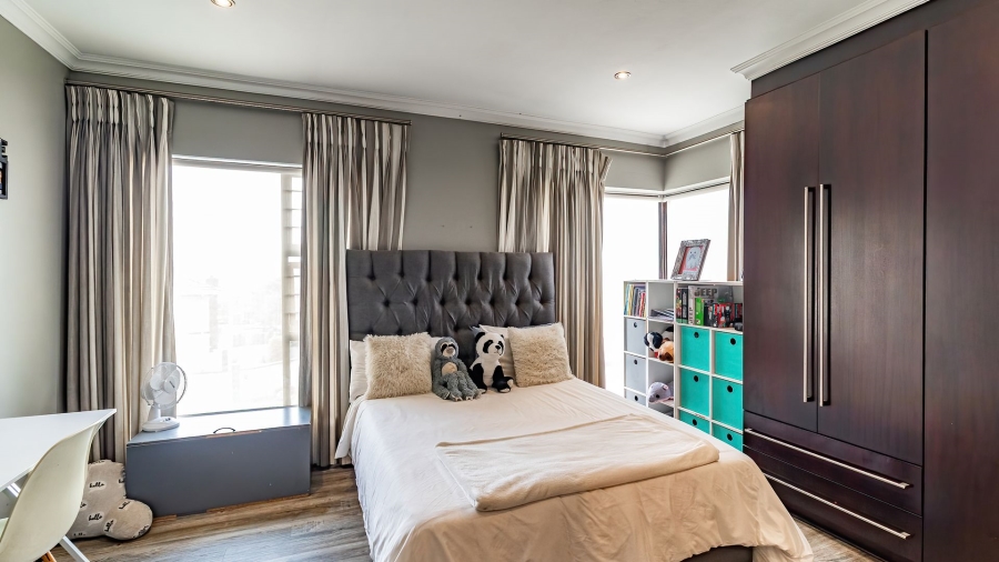 5 Bedroom Property for Sale in Greenstone Hill Gauteng