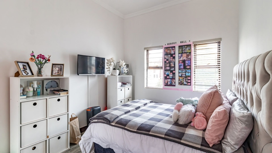 5 Bedroom Property for Sale in Greenstone Hill Gauteng