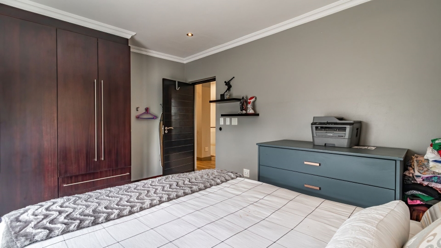 5 Bedroom Property for Sale in Greenstone Hill Gauteng