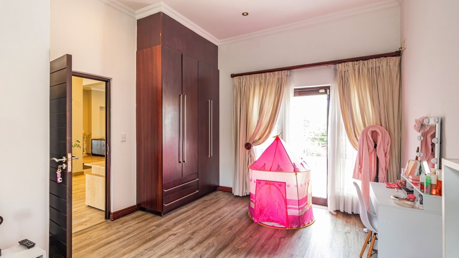 5 Bedroom Property for Sale in Greenstone Hill Gauteng