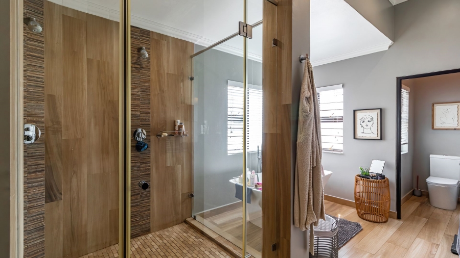 5 Bedroom Property for Sale in Greenstone Hill Gauteng