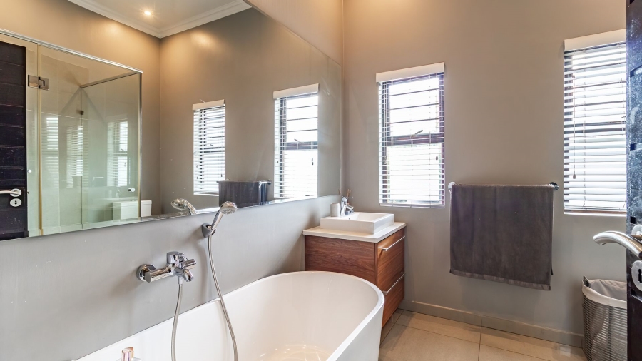 5 Bedroom Property for Sale in Greenstone Hill Gauteng