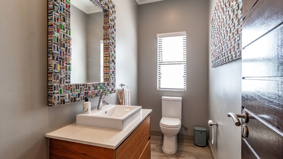 5 Bedroom Property for Sale in Greenstone Hill Gauteng