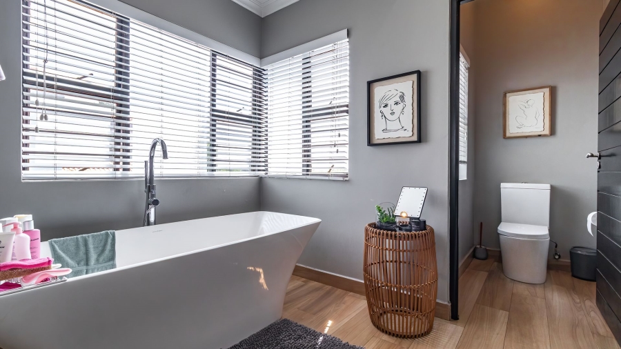 5 Bedroom Property for Sale in Greenstone Hill Gauteng