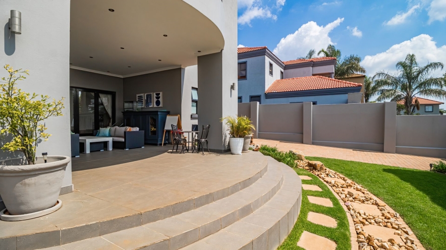 5 Bedroom Property for Sale in Greenstone Hill Gauteng