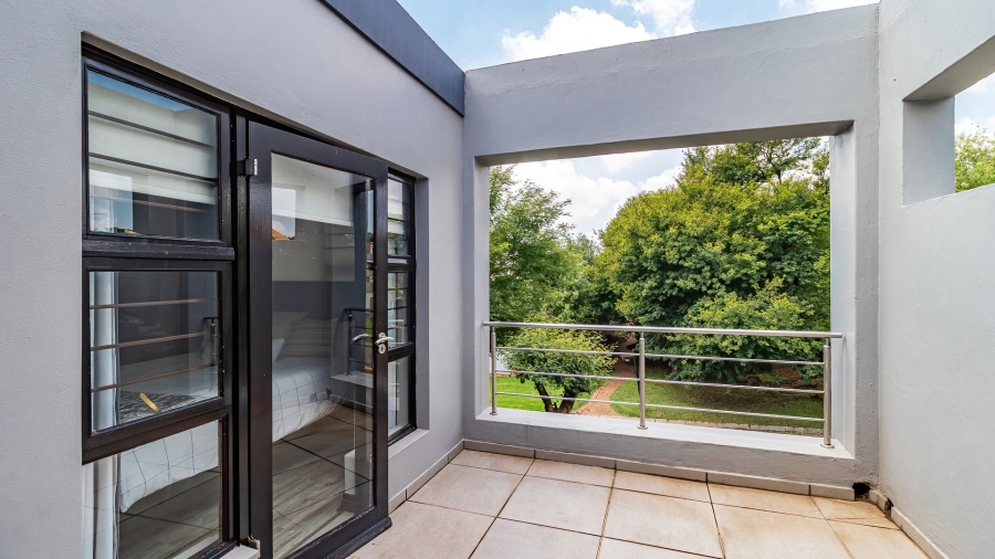 5 Bedroom Property for Sale in Greenstone Hill Gauteng