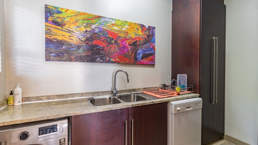 5 Bedroom Property for Sale in Greenstone Hill Gauteng