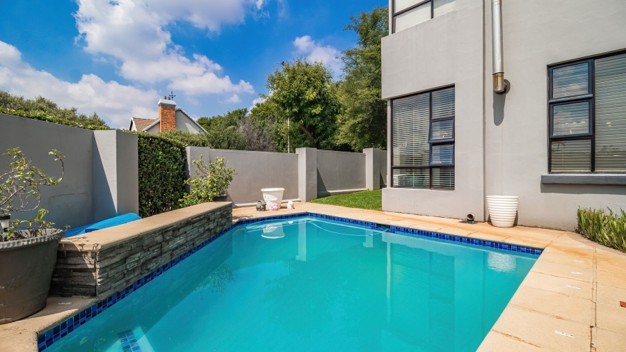 5 Bedroom Property for Sale in Greenstone Hill Gauteng