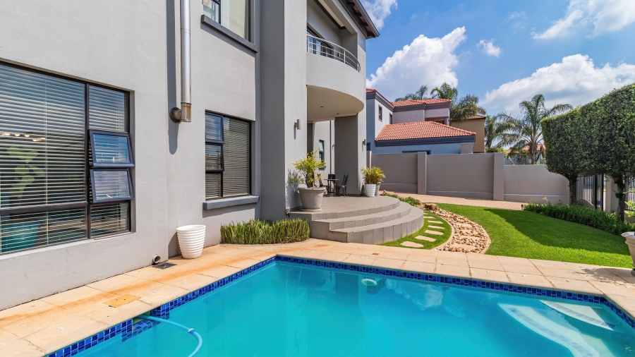 5 Bedroom Property for Sale in Greenstone Hill Gauteng