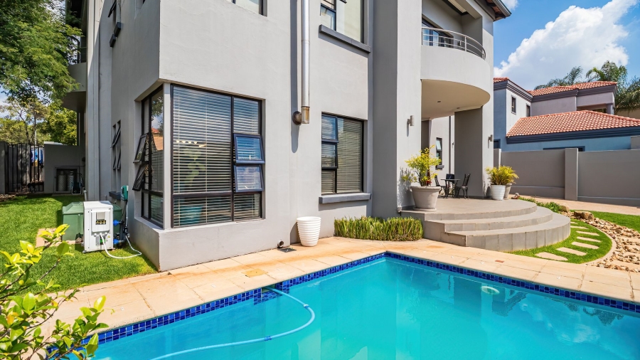 5 Bedroom Property for Sale in Greenstone Hill Gauteng