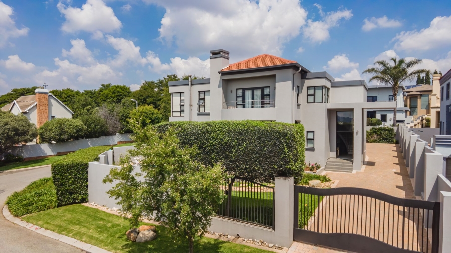 5 Bedroom Property for Sale in Greenstone Hill Gauteng