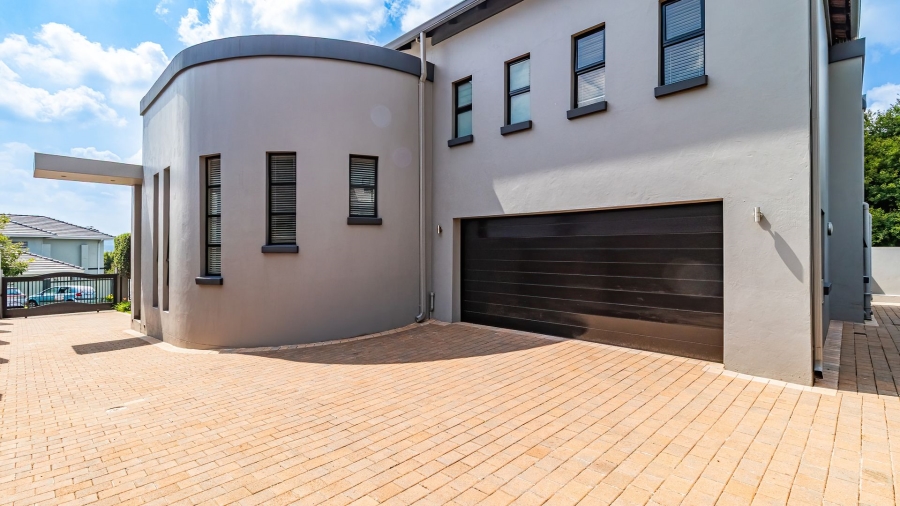 5 Bedroom Property for Sale in Greenstone Hill Gauteng