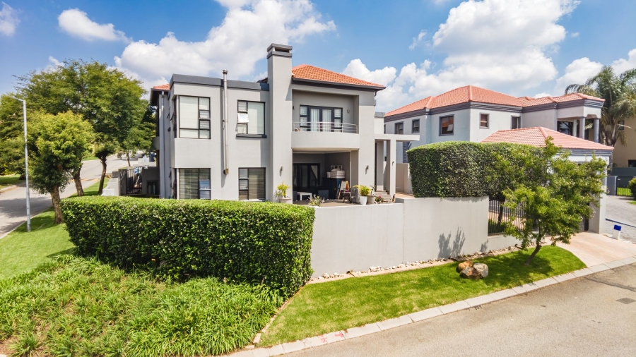5 Bedroom Property for Sale in Greenstone Hill Gauteng