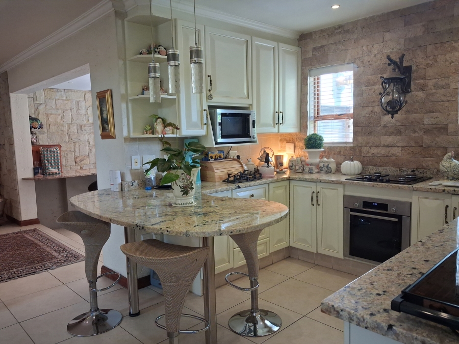 3 Bedroom Property for Sale in Greenstone Hill Gauteng