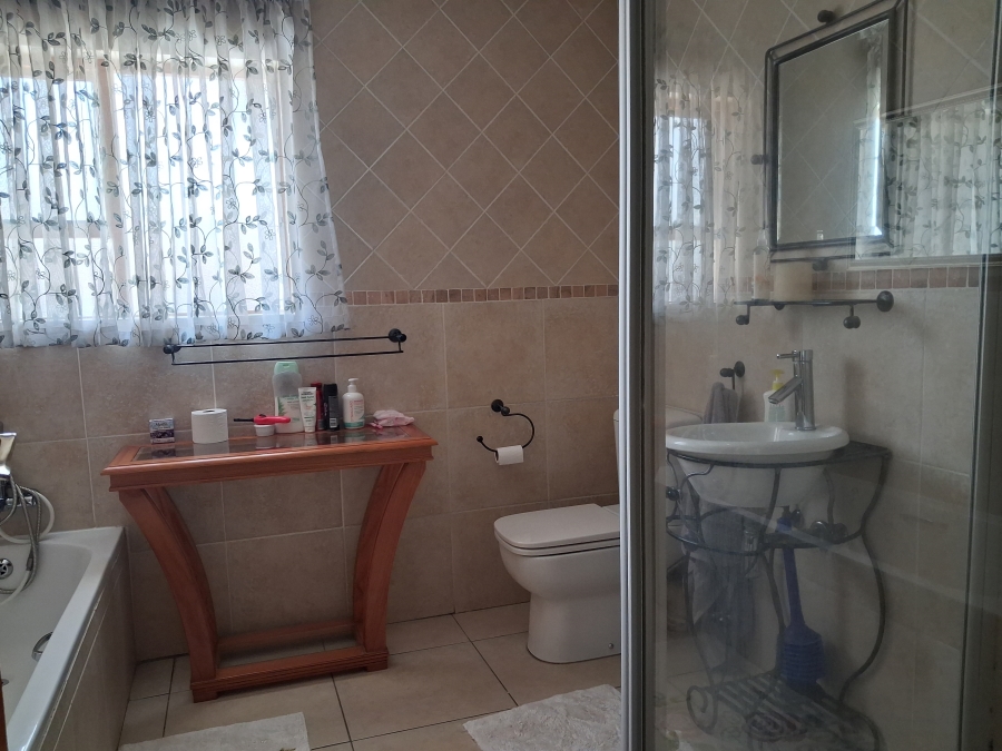 3 Bedroom Property for Sale in Greenstone Hill Gauteng