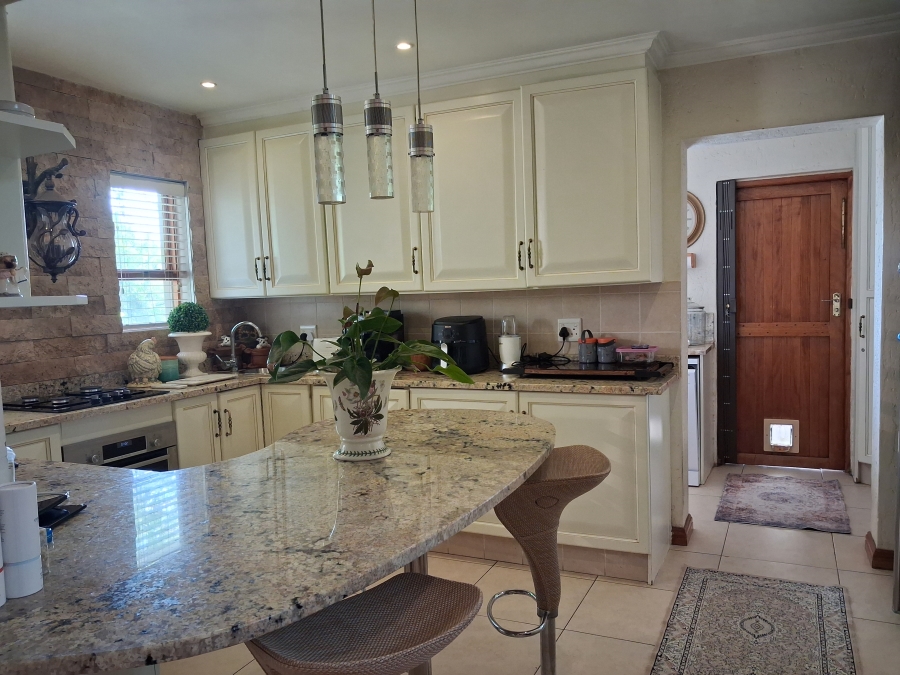 3 Bedroom Property for Sale in Greenstone Hill Gauteng