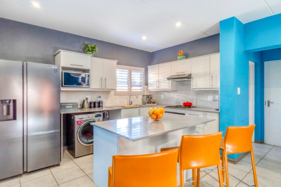 To Let 3 Bedroom Property for Rent in Bromhof Gauteng