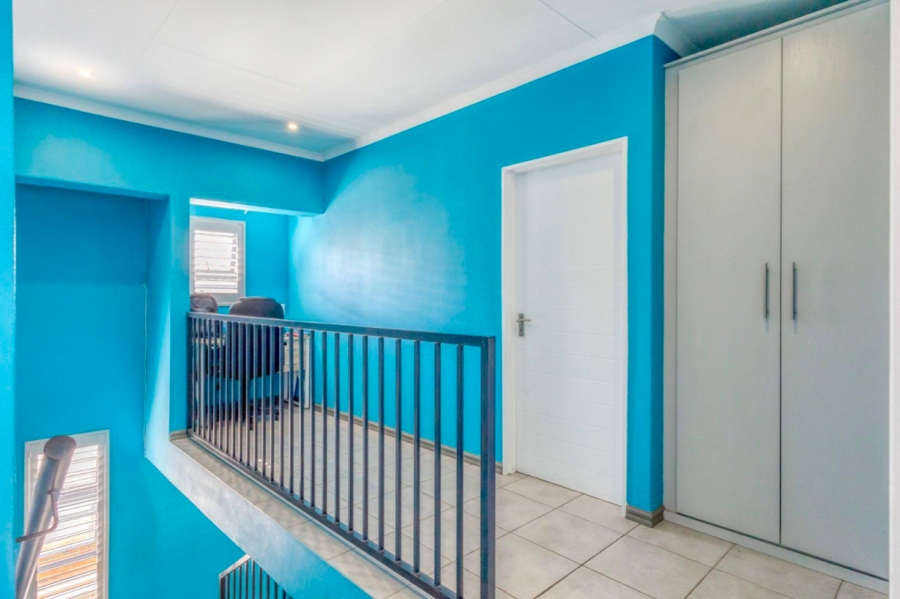 To Let 3 Bedroom Property for Rent in Bromhof Gauteng